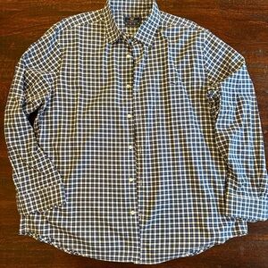 Vineyard Vines Navy and White Plaid Button Down Shirt Relaxed Fit